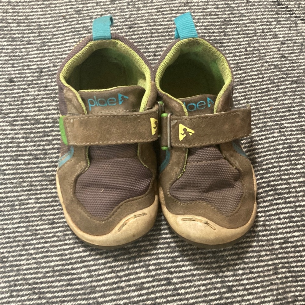 Plae shoes